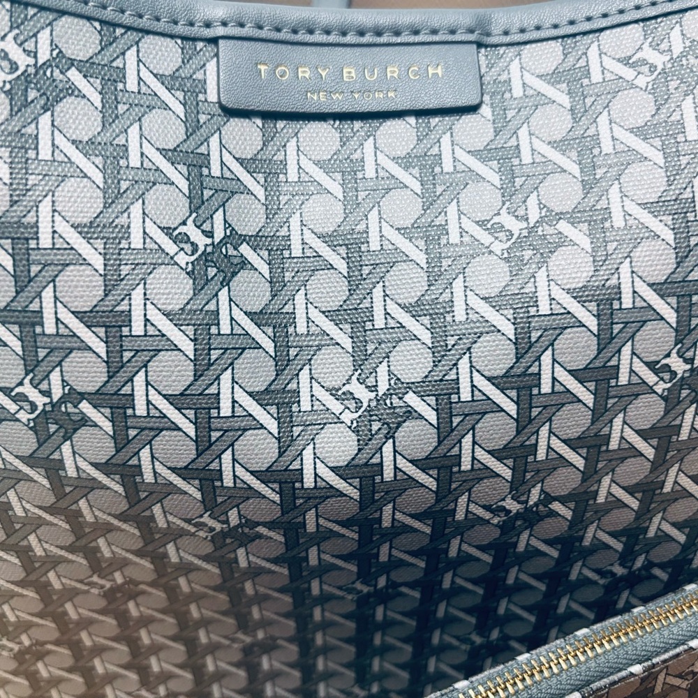 (SOLD) Tory Burch Ever-Ready Monogram Tote LARGE - Picture 3 of 15